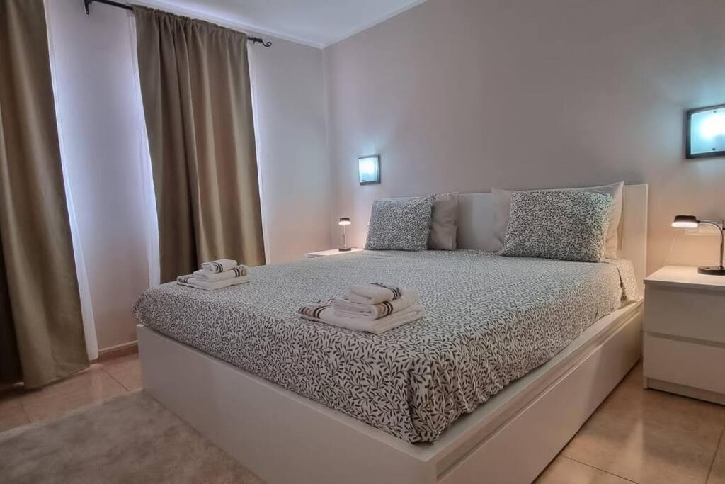 Appartamento Bouganville Con Terrazza E Piscina คอร์ราเลโฮ ภายนอก รูปภาพ