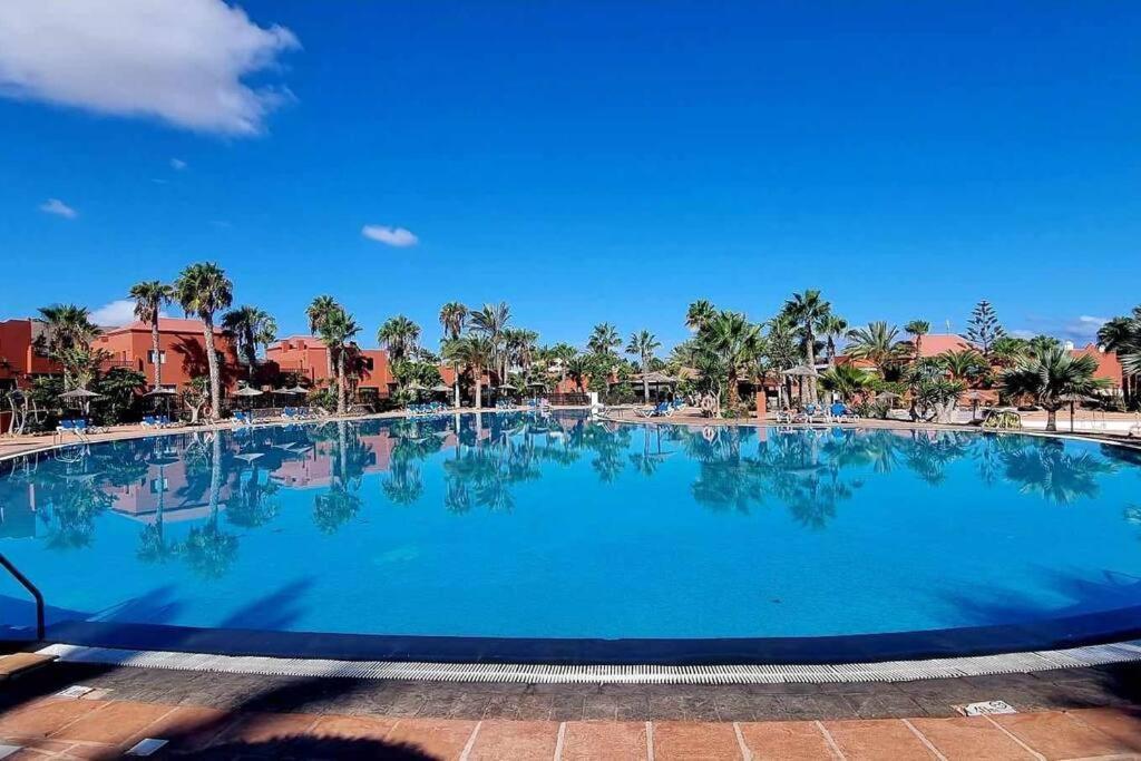 Appartamento Bouganville Con Terrazza E Piscina คอร์ราเลโฮ ภายนอก รูปภาพ