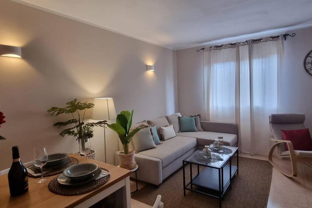 Appartamento Bouganville Con Terrazza E Piscina คอร์ราเลโฮ ภายนอก รูปภาพ