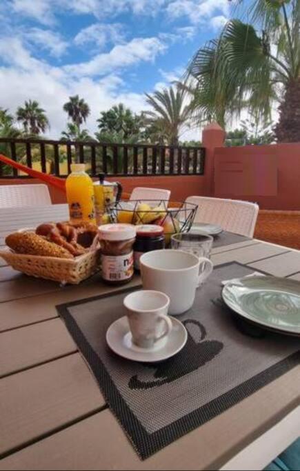 Appartamento Bouganville Con Terrazza E Piscina คอร์ราเลโฮ ภายนอก รูปภาพ