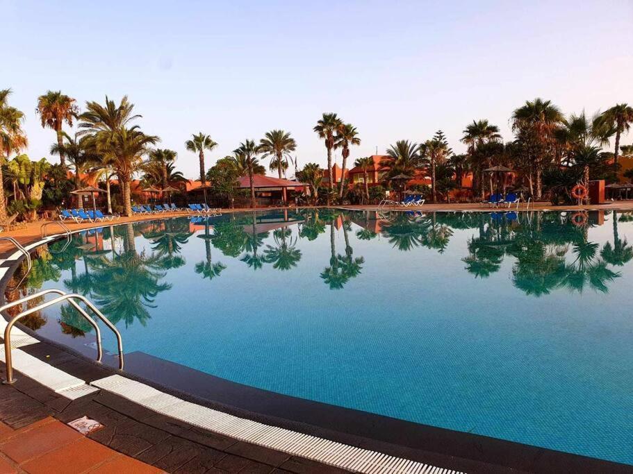 Appartamento Bouganville Con Terrazza E Piscina คอร์ราเลโฮ ภายนอก รูปภาพ